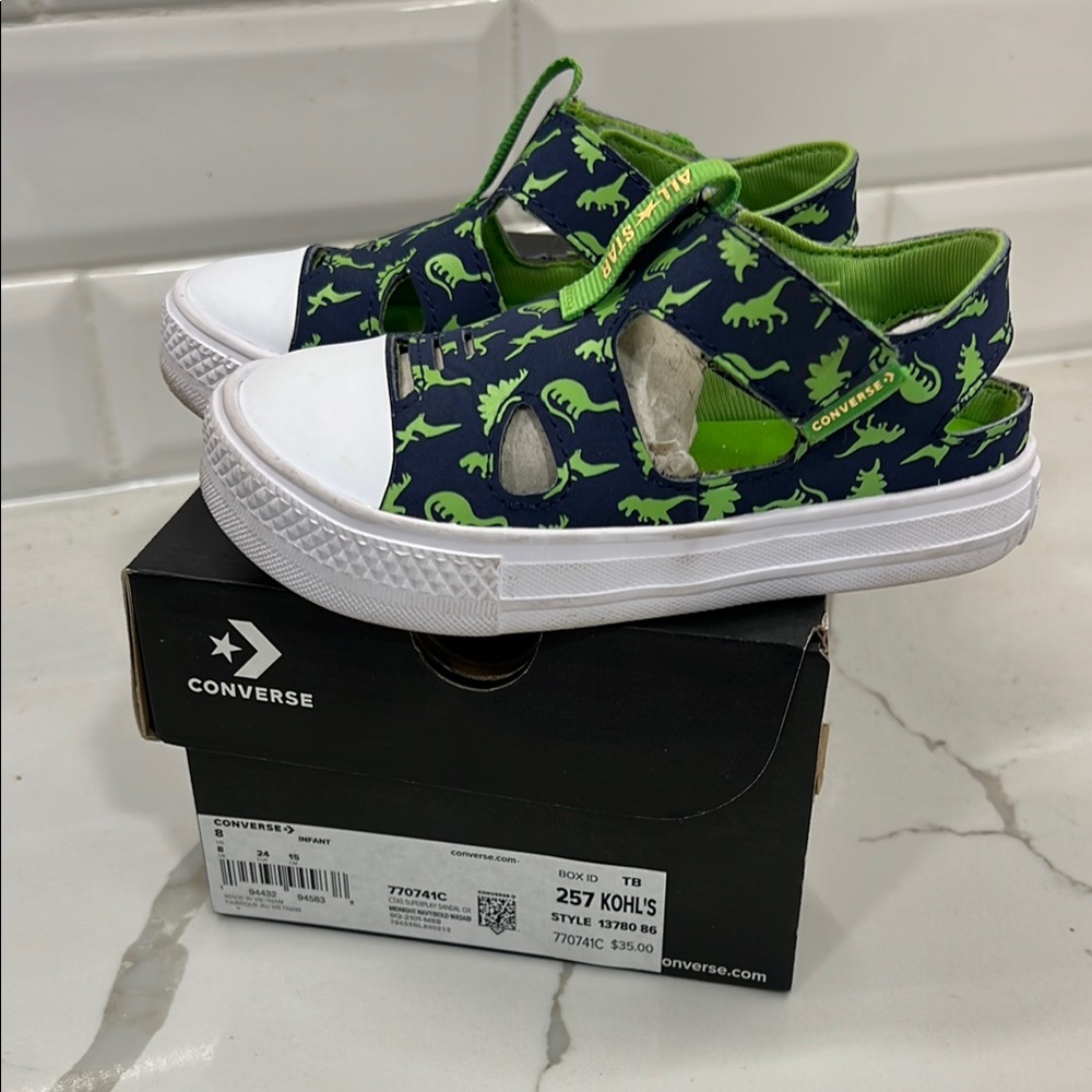 Converse Green and White Sneakers with Classic Design